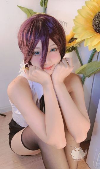 欧美红衣美女吻戏_剧情片手机免费观看完整